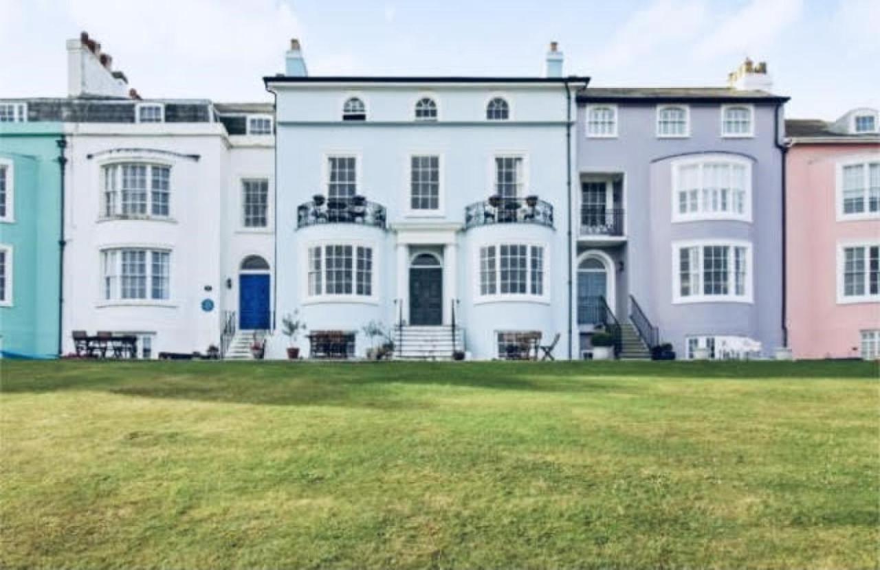 Beautiful Beachfront Retreat With A Stunning Sea View For The Ultimate Escape Away From The Busy World Below Herne Bay Exterior foto