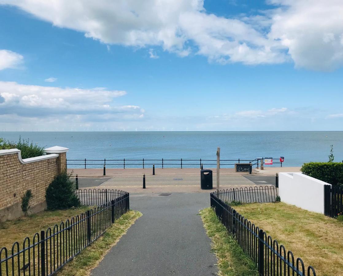 Beautiful Beachfront Retreat With A Stunning Sea View For The Ultimate Escape Away From The Busy World Below Herne Bay Exterior foto