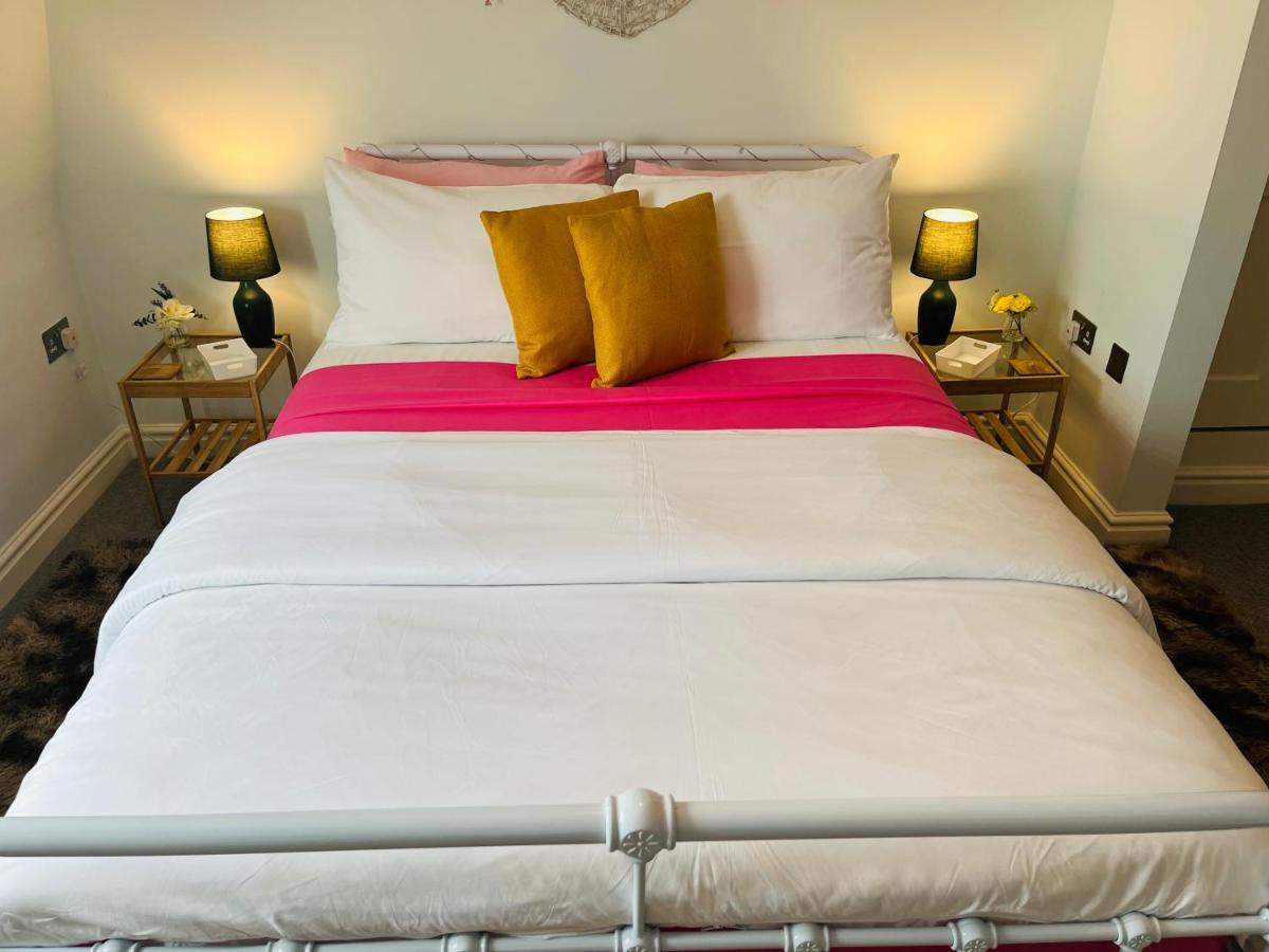 Beautiful Beachfront Retreat With A Stunning Sea View For The Ultimate Escape Away From The Busy World Below Herne Bay Exterior foto